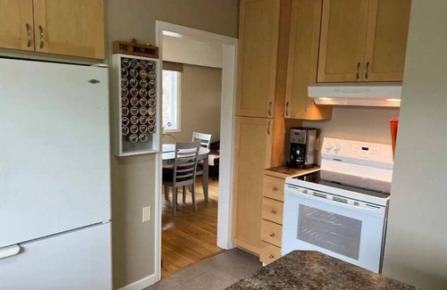 East Kootenay Apartment | Charming 2 bedroom home.🏔