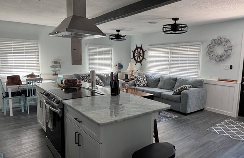 Englewood House | Charming 2-bedroom house in cool Englewood with AC
