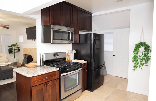 City Heights House | Charming 2-bedroom house in terrific San Diego with WIFI