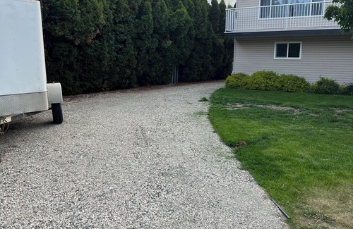 Central Okanagan House | Charming 2-bedroom house in delightful Kelowna with WiFi, AC
