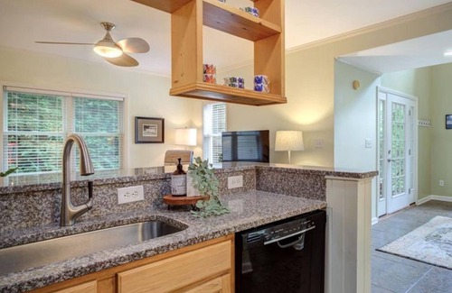 Boone House | Charming 2-bedroom house with WiFi, AC in marvelous Boone