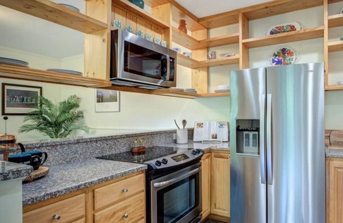 Boone House | Charming 2-bedroom house with WiFi, AC in marvelous Boone