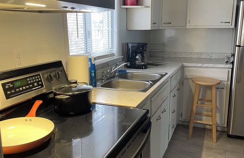 Utica House | Charming 2-bedroom house in Utica located in the Arts District