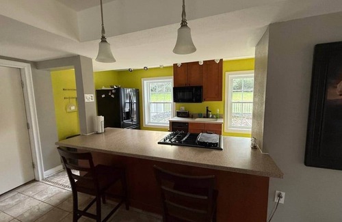 Willoughby Hills Apartment | Charming 2-bedroom Kirtland apartment - Walk to Kirtland Temple