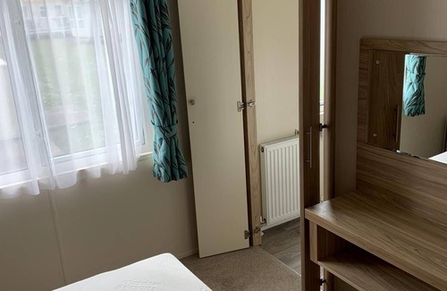 New Romney Cabin | Charming 2-Bedroom Lodge in a Peaceful Setting By the Beach