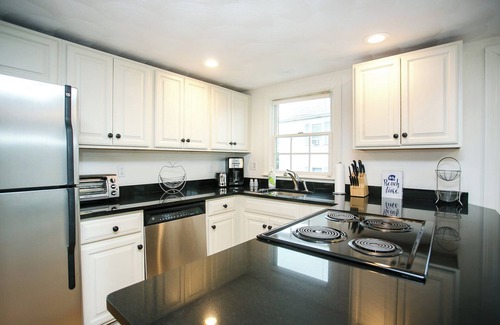 Newport East Condo | Charming 2-Bedroom Ocean View Condo- Prime Location