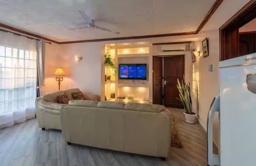 Mombasa Apartment | Charming 2-bedroom Penthouse apartment with Pool, near Attractions in Nyali