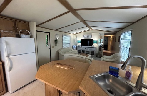 Meredith House | Charming 2-bedroom Ranch Style Waterfront Mobile with Boat dock in Meredith - AC