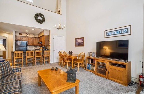 Killington Condo | Charming 2-Bedroom Slopeside Condo at Pico Mountain E304