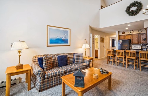 Killington Condo | Charming 2-Bedroom Slopeside Condo at Pico Mountain E304