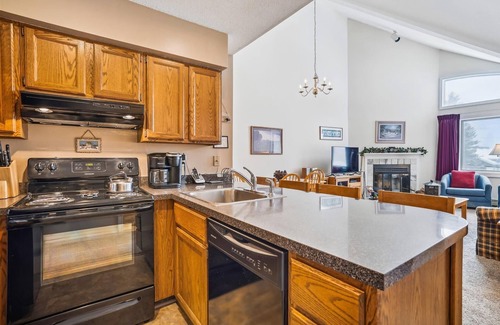 Killington Condo | Charming 2-Bedroom Slopeside Condo at Pico Mountain E304