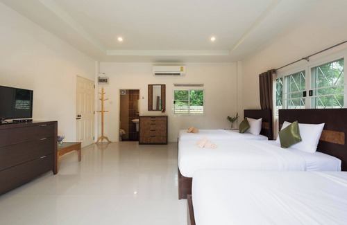 Sam Roi Yot Bed & Breakfast | Charming 2-bedroom bed & breakfast in Sam Roi Yot with AC