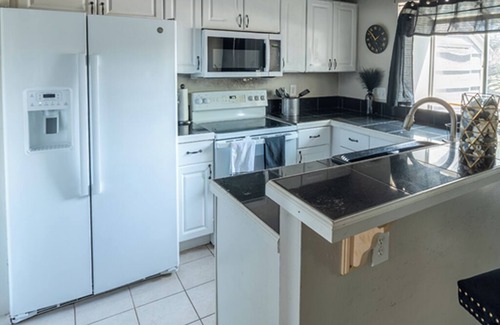 Prides Crossing House | Charming 2-bedroom townhome with AC, WiFi in enchanting Aurora