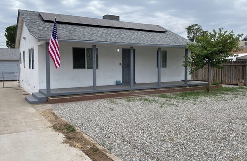 Bakersfield House | Charming 2-bedroom house with AC and WiFi in delightful Bakersfield.