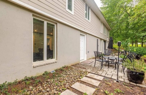 Dickerson Apartment | Charming 2-bedroom apartment with WiFi, AC in lovely Barnesville