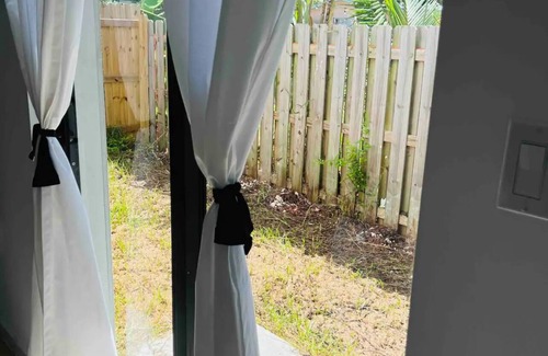 Florida City House | Charming 2-bedroom townhome with WiFi and AC in fabulous Florida City