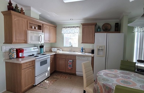 Fort Pierce Shores House | Charming 2-bedroom house in N Hutchinson Island across the street from the beach