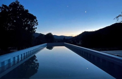 Murphy House | Charming 2-bedroom house in the tranquil Applegate. In the heart of wine country