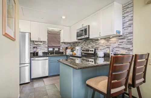 Kailua-Kona Hotel | Charming 2 bedroom 2 bath Hotel with AC in Kailua-Kona