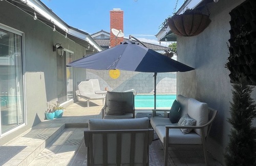 Van Nuys House | Charming 2-bedroom house, great for entertaining!