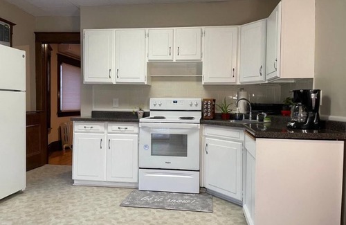 Longfellow Apartment | Charming 2 Bedroom apartment with WiFi, AC, Parking in Central Minneapolis