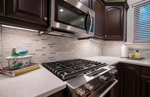 Murfreesboro House | Charming 2-bedroom house in lovely Downtown Murfreesboro Cottage with WiFi, AC