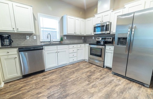 Marylhurst House | Charming 2-bedroom house in lovely Oregon City with AC, WiFi