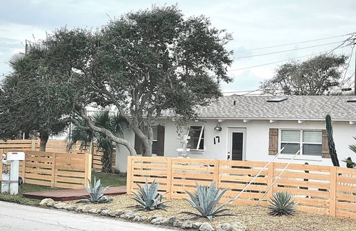Ocean Breeze Circle Cottage | Charming 2-bedroom Beach Cottage Steps from the Sand!