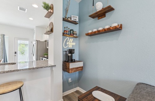 Pflugerville House | Charming 2 Bedroom - Walking distance to Lake Pflugerville. Serene Views
