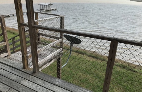 Port Lavaca House | Charming 2-bedroom house with a beautiful view, WiFi, AC in Olivia