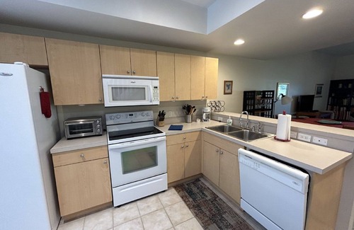 Deep Creek Condo | Charming 2-bedroom condo with AC and WiFi in serene Punta Gorda