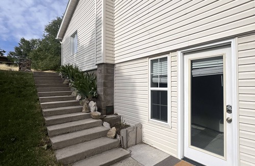 Mapleton Apartment | Charming 2 Bedroom Apartment in Mapleton