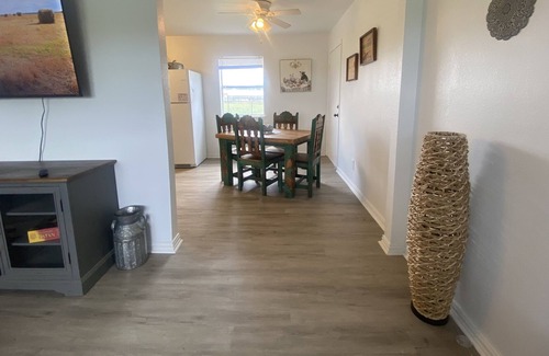 Paluxy Cabin | Charming 2 bedroom/1bath ranch bunk house located just outside Stephenville.