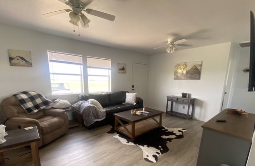 Paluxy Cabin | Charming 2 bedroom/1bath ranch bunk house located just outside Stephenville.