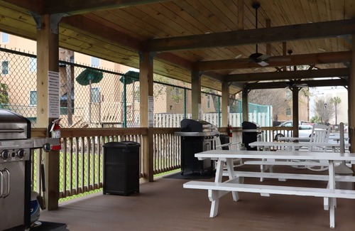 Savannah Beach Condo | Charming 2 bedroom 2 bath condo, sleeps 6 with WiFi, AC on wonderful Tybee Isl.