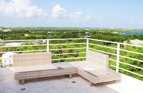 Fitches Creek Villa | Charming 2-bedroom villa with AC, WiFi in tranquil Osbourn-Fitches Creek