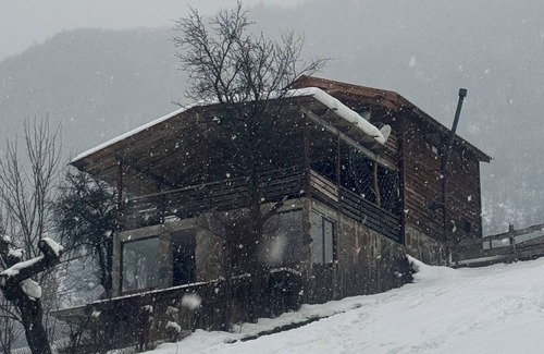 Bagvdanari Villa | Charming 2-bedroom villa in brilliant Mestia with WiFi