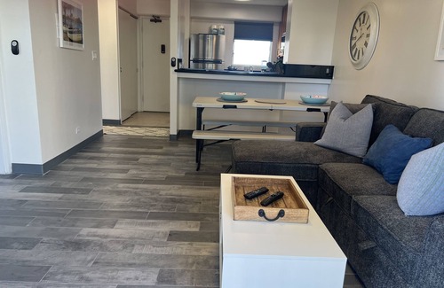 McCully - Moiliili Apartment | Charming 2 bedroom Waikiki Apt, Sleeps 6 with FREE parking