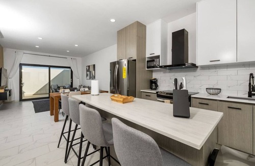 Ponton Apartment | Charming 2 BR Oasis in Oranjestad by Bocobay
