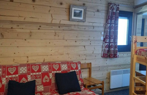 Prapoutel Apartment | Charming 2BR with balcony, ski-in/out, parking, elevator