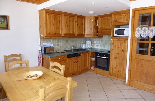 Pralognan-la-Vanoise Apartment | Charming 2-Bedroom Apartment with Large South Balcony, Parking, and Ski Storage