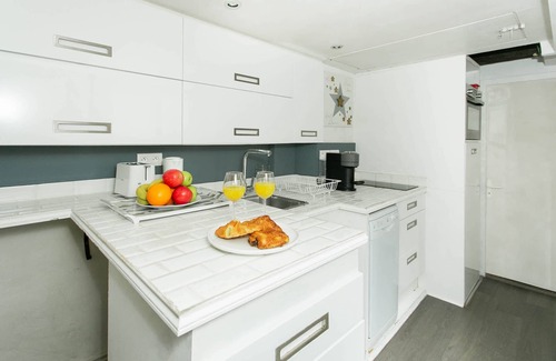 Les Iles Apartment | Charming 2-room apartment in the heart of Paris - Ile Saint Louis: Timeless charm