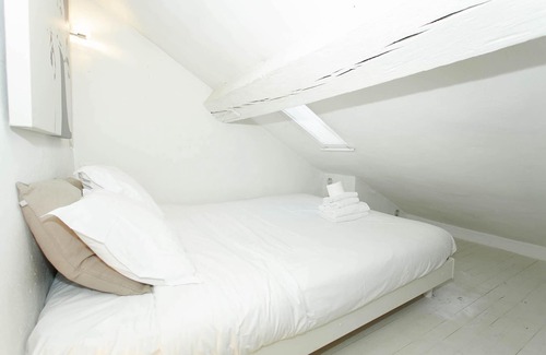 Les Iles Apartment | Charming 2-room apartment in the heart of Paris - Ile Saint Louis: Timeless charm