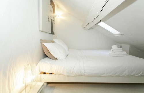 Les Iles Apartment | Charming 2-room apartment in the heart of Paris - Ile Saint Louis: Timeless charm