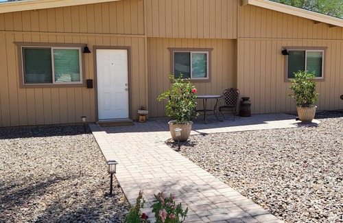 Glendale House | Charming 2BD/1 BA farmhouse on 2.5 acres w/mountain views in fabulous Glendale