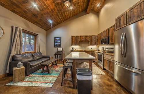 Coram Condo | Charming 2bd/1ba MT Retreat- sleeps 6 – Just 7 Miles Away From GNP- #4-STAY HERE
