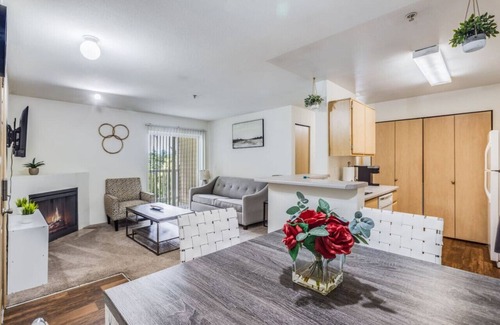 Covington Apartment | Charming 2BD/2BA Retreat in Covington, WA