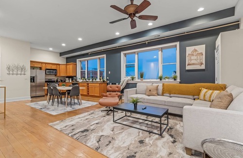 Old City Apartment | Charming 2BD by Independence Hall | Sleeps 6