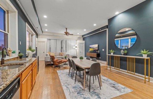 Old City Apartment | Charming 2BD by Independence Hall | Sleeps 6