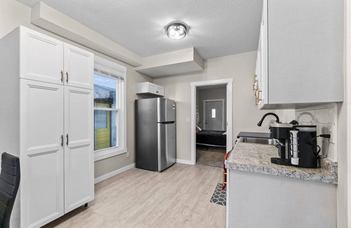 West Central Apartment | Charming 2BR – 2-Min Walk to Downtown Attractions